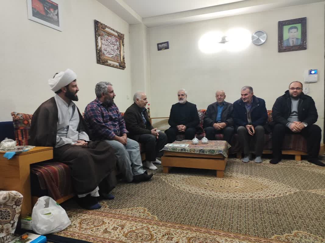 عیادت و تکریم از مادر شهید شاخص محله دولت آباد به مناسبت ماه رمضان