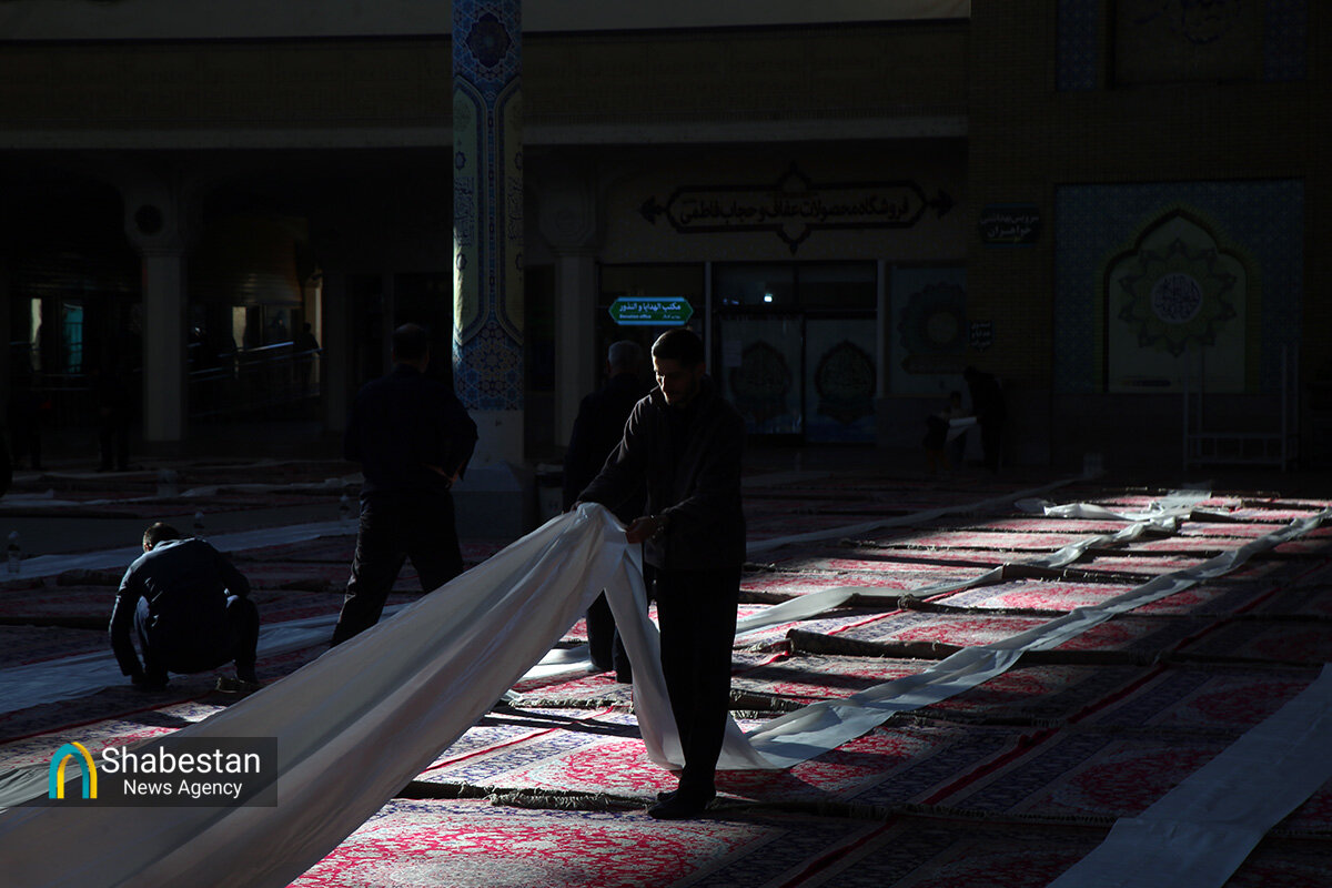 اطعام زائران روزه‌دار در حرم حضرت معصومه (س)