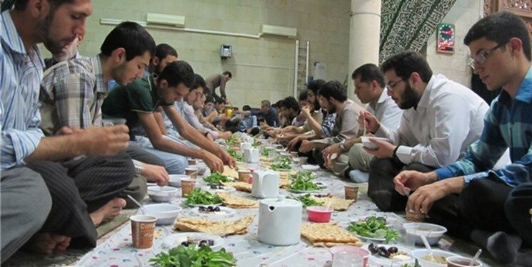 افطاری‌های بی‌ریا، دل‌های پر از نور؛ لحظات شیرین رمضان در مسجد