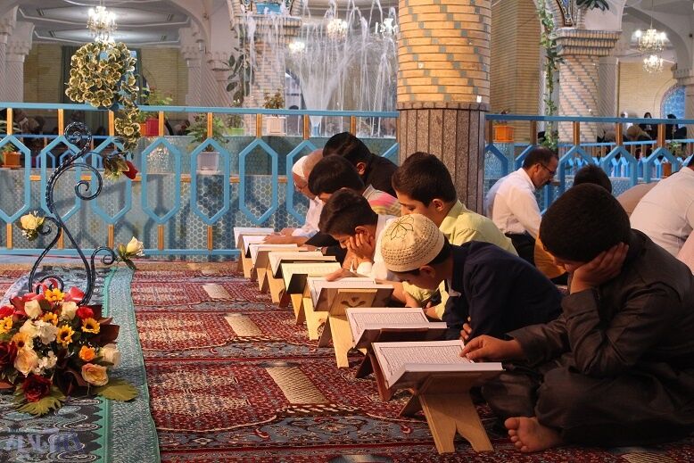 تقویت ایمان و معنویت در سایه ماه رمضان؛ محافل قرآنی آیین روزانه مساجد کردستان