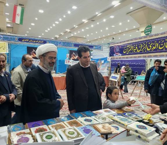 حضور چشمگیر مردم در شب چهارم نمایشگاه قرآن کریم