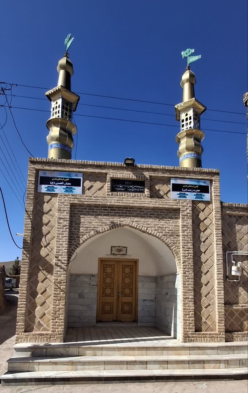 آسمان مسجد محبانالحسین(ع) چهکند روشناوند با گلدستههایی تازه روشن شد