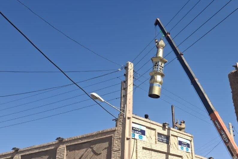 آسمان مسجد محبانالحسین(ع) چهکند روشناوند با گلدستههایی تازه روشن شد