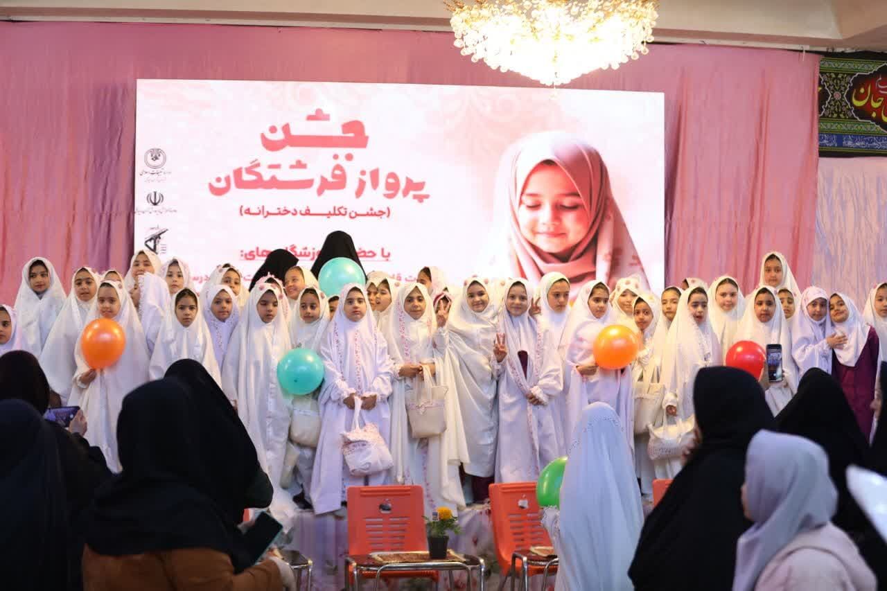 جشن عبادت ۶۰۰ دانش آموز روزه اولی در آران و بیدگل