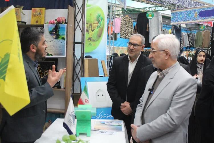 بازدید استاندار خراسان شمالی از فعالیت کانونهای مساجد در نمایشگاه قرآن