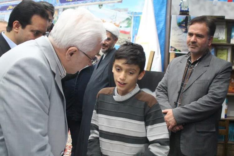 بازدید استاندار خراسان شمالی از فعالیت کانونهای مساجد در نمایشگاه قرآن