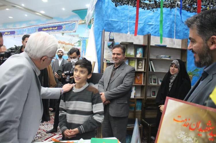 بازدید استاندار خراسان شمالی از فعالیت کانونهای مساجد در نمایشگاه قرآن