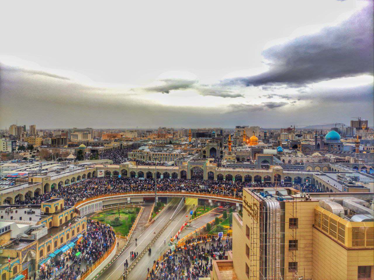 افطار با طعم پابوسیِ حضرت شمس‌الشموس(ع)