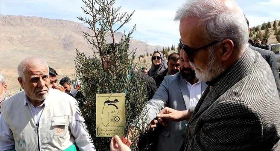 پویش مژده بهار؛ خادمیاران رضوی یک میلیون درخت در فارس میکارند