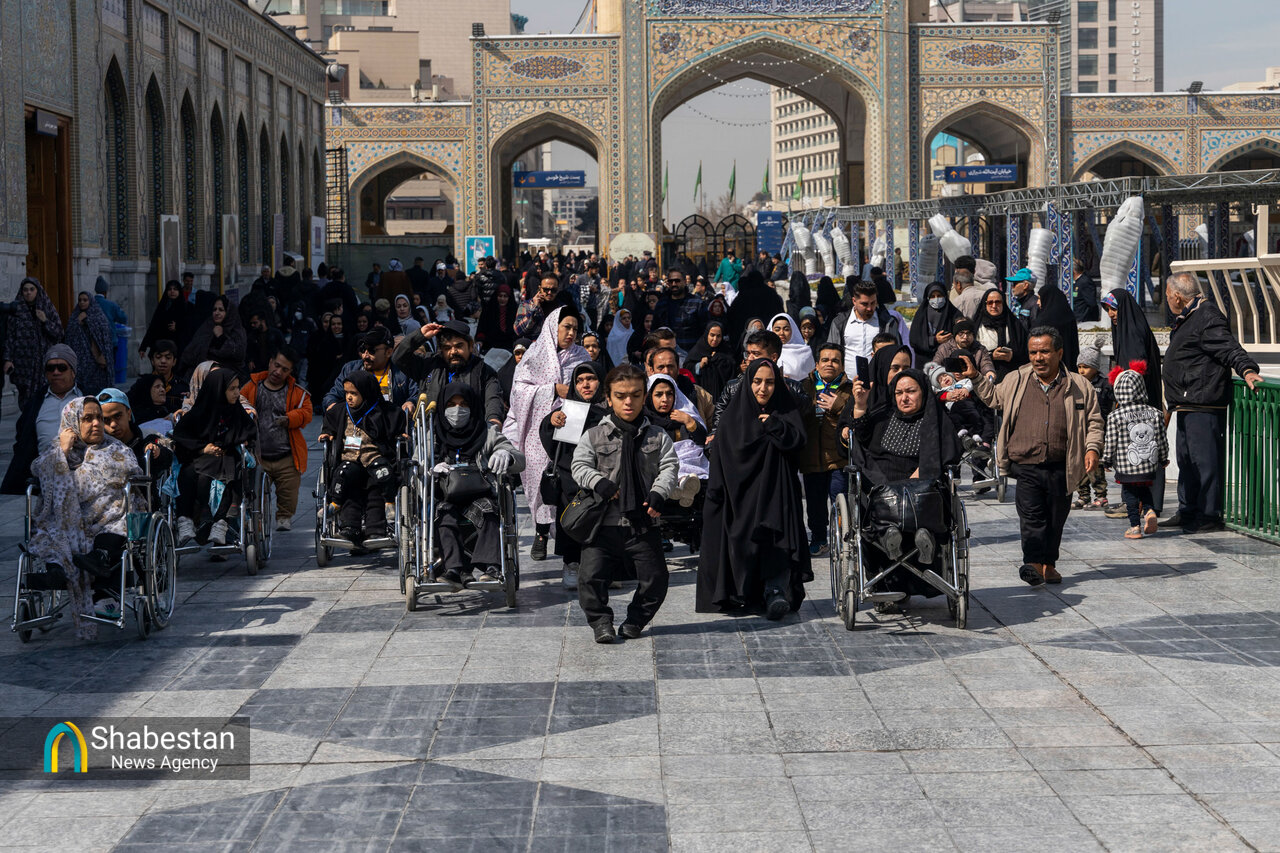 تشرف ۲۰۵ نفر از کوتاه قامتان کشور به حرم رضوی