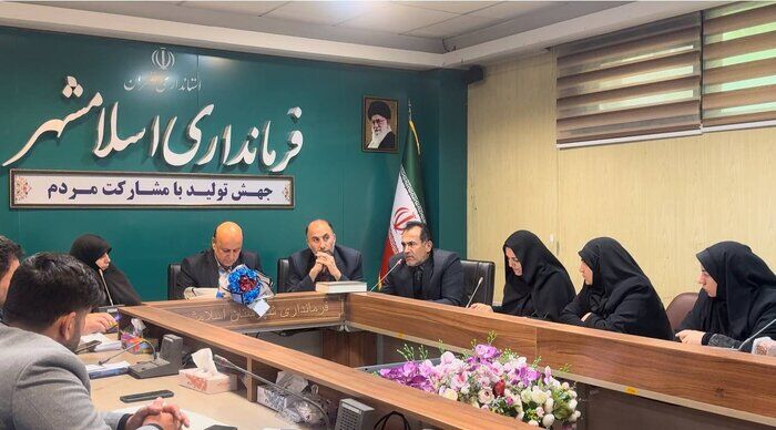 فرماندار اسلامشهر بر ایجاد فضای ثابت برای عرضه محصولات بانوان تأکید کرد
