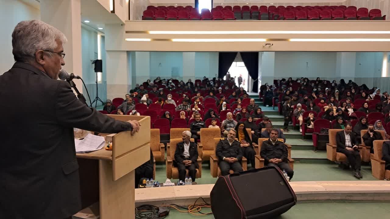 تجلیل از برگزیدگان مسابقه فرهنگی آموزشی «شروعی دوباره» در آران و بیدگل