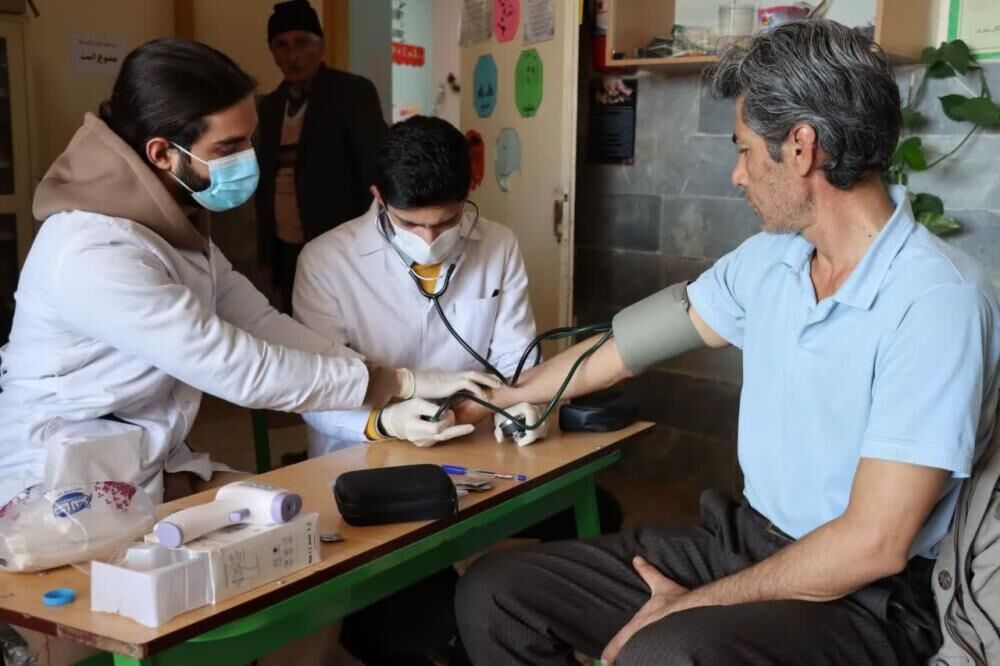 سلامت در دل روستا؛ روایت همدلی ۷۰ دانشجوی جهرمی در سیمکان