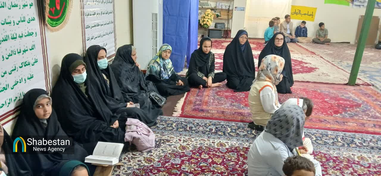 تشکیل حلقه های کتابخوانی راهی برای ترغیب کودکان و نوجوانان به مطالعه است