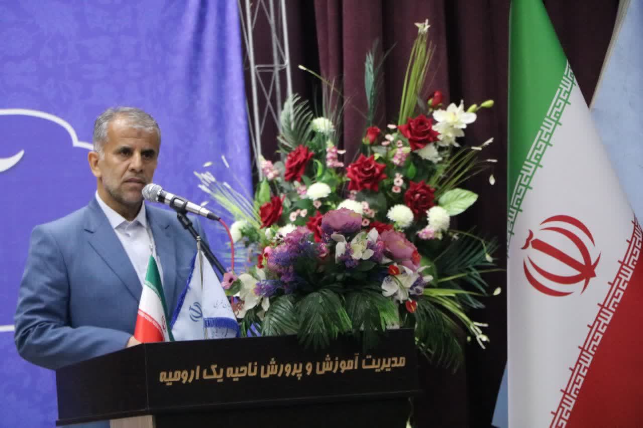 حمایت از معلم و ارتقای جایگاه همکاران رمز موفقیت در آموزش و پرورش است