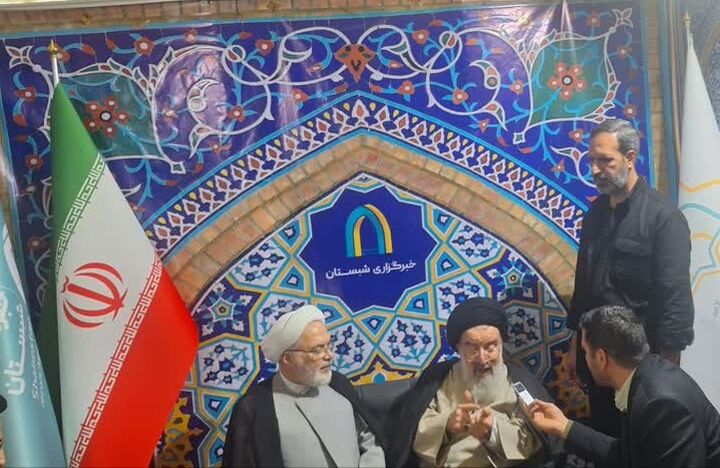 بازدید آیت‌الله خاتمی از بخش «مسجد، پایگاه قرآن» در نمایشگاه قرآن