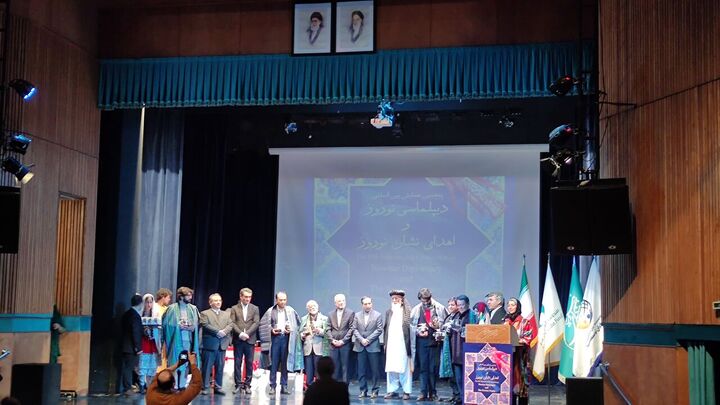 «دیپلماسی نوروز» و «اهدای نشان نوروز» در فرهنگسرای نیاوران
