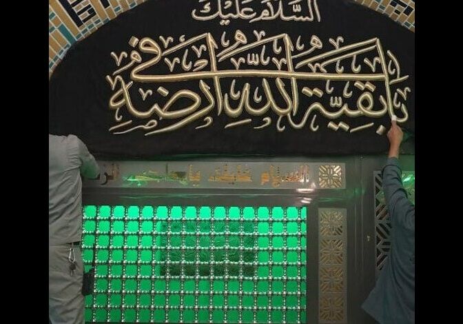 نصب پنجره‌های جدید برای سرداب مقدس در آستان حرمین عسکریین(ع)+ فیلم