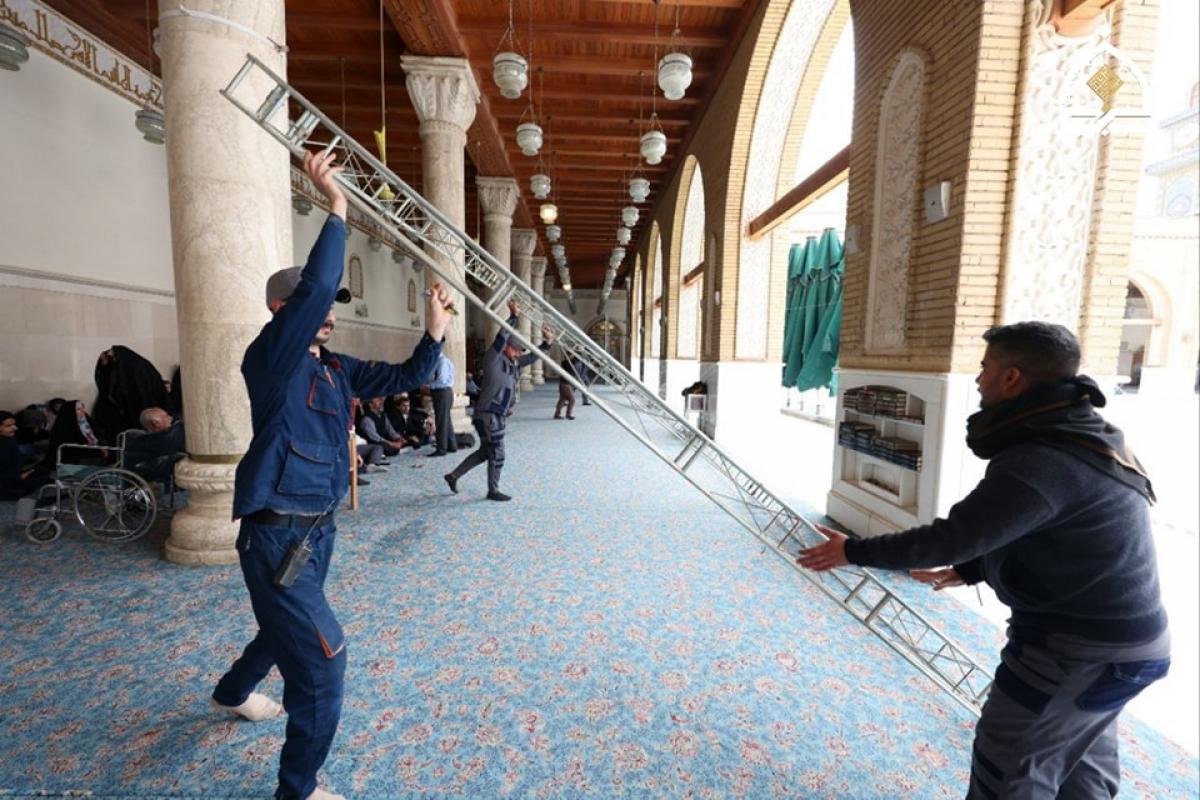 آماده سازی مسجدکوفه برای برگزاری مراسم اعتکاف رمضانی