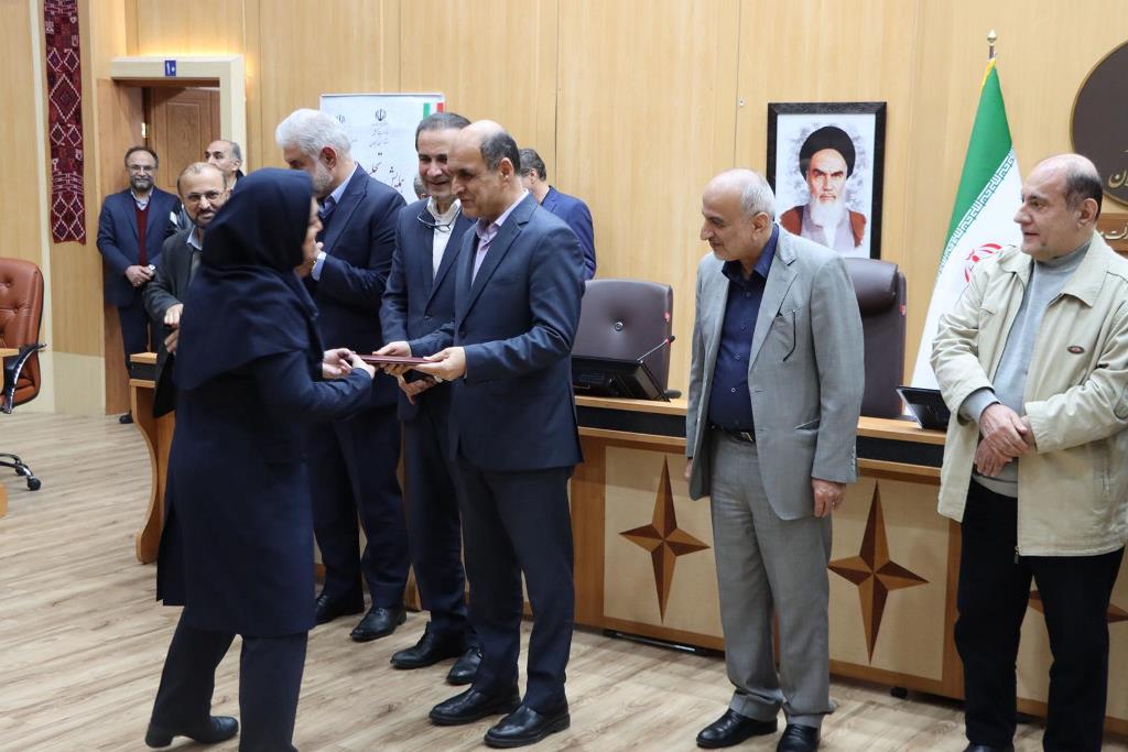 تجلیل از واحدهای تولیدی و صادرکنندگان نمونه گیلان