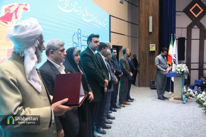 تجلیل از نخبگان در جشنواره جایزه جوان برتر کردستان