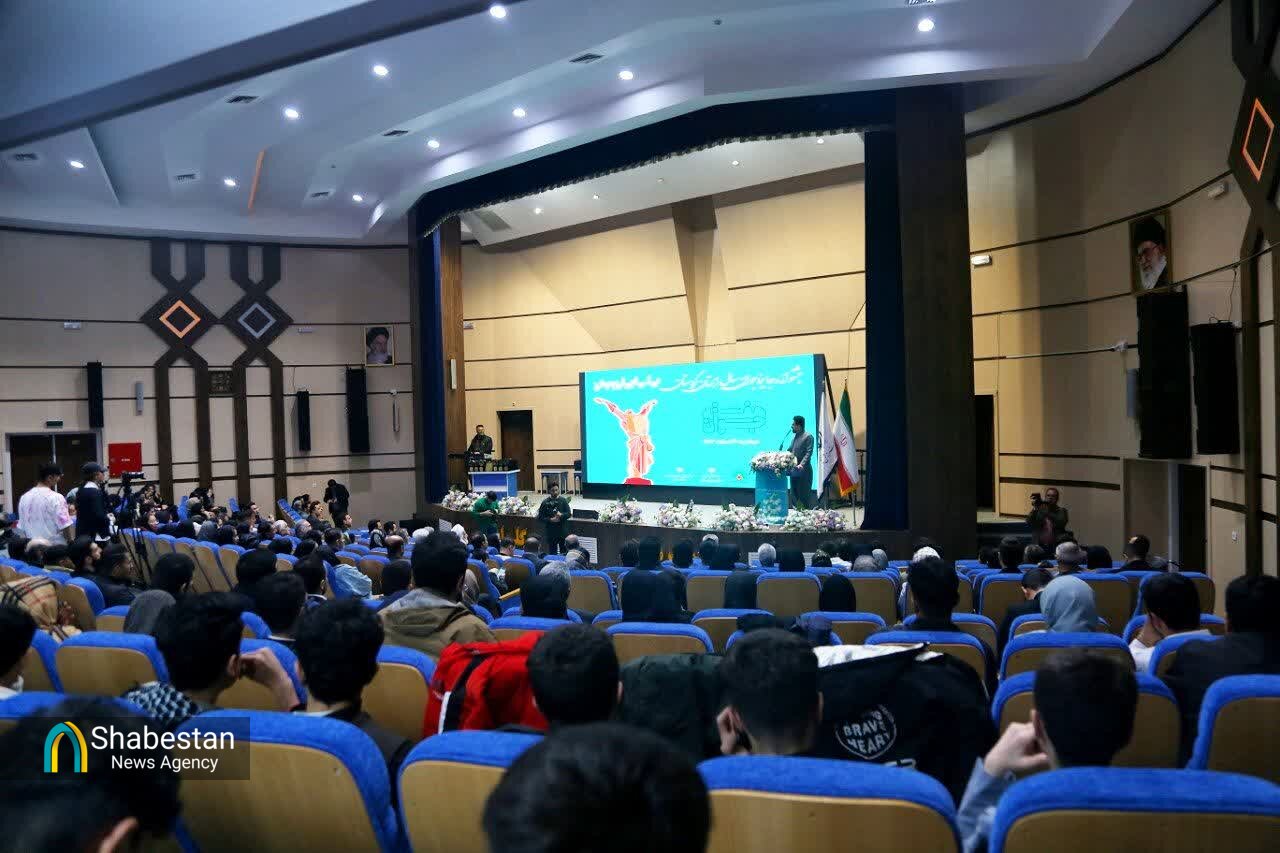 تجلیل از نخبگان در جشنواره جایزه جوان برتر کردستان