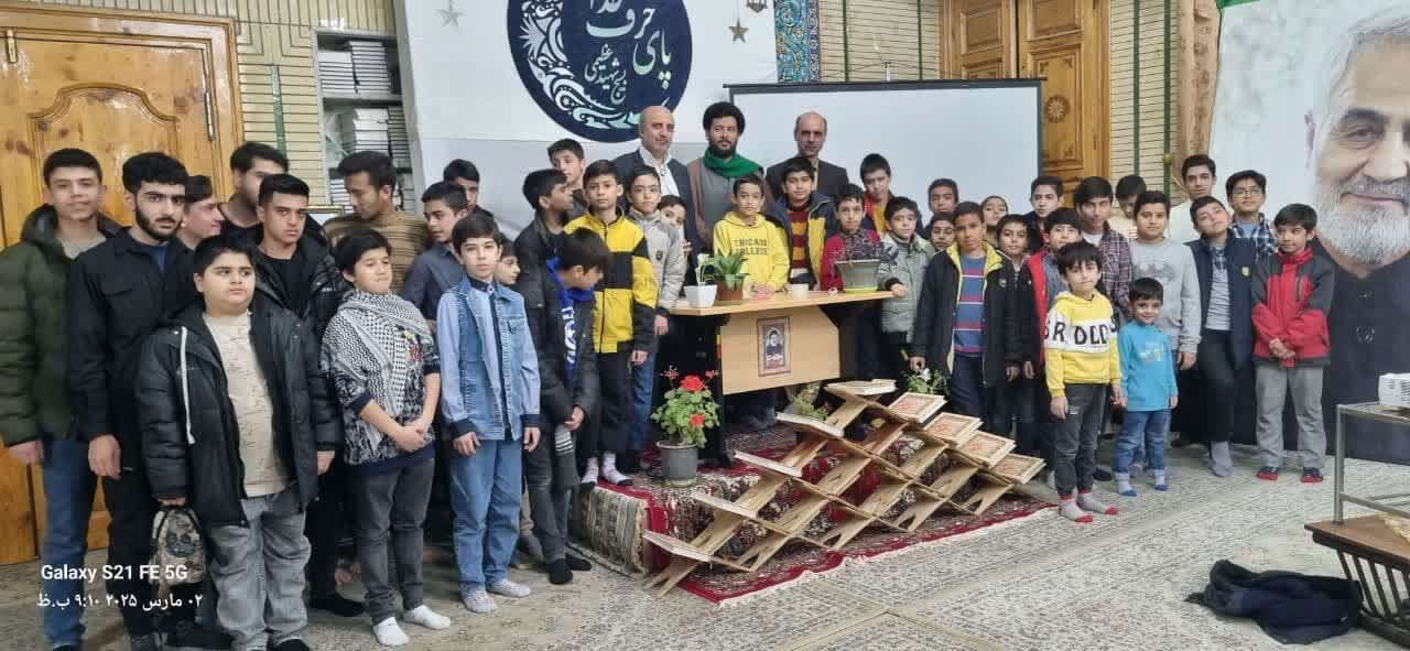 برگزاری محفل قرآنی در منزل شهدا