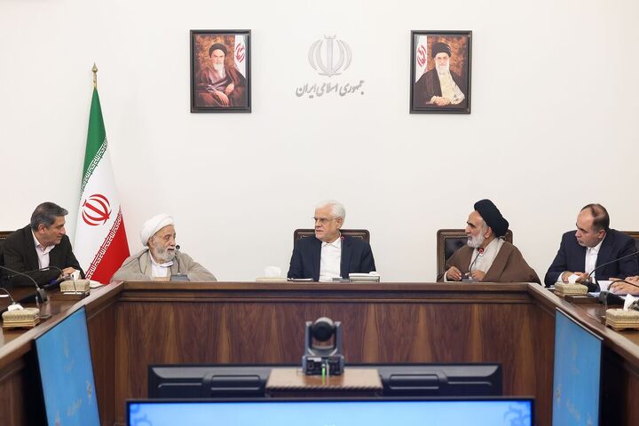 آگاه‌سازی جامعه به پرداخت زکات با شیوه‌های تشویقی باشد