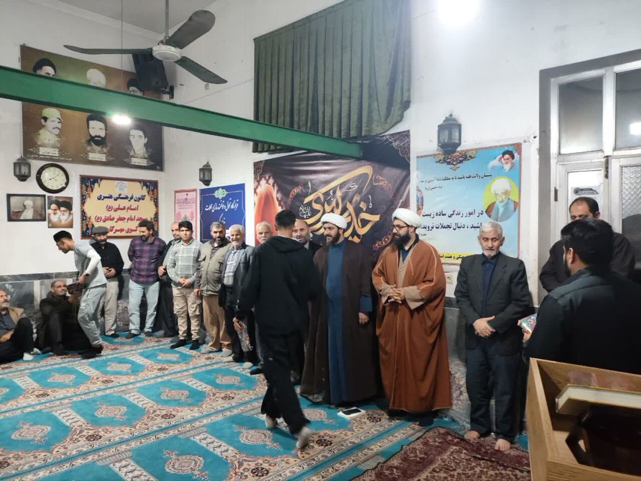 خادمی مسجد موجب برکت و سعادت زندگی است
