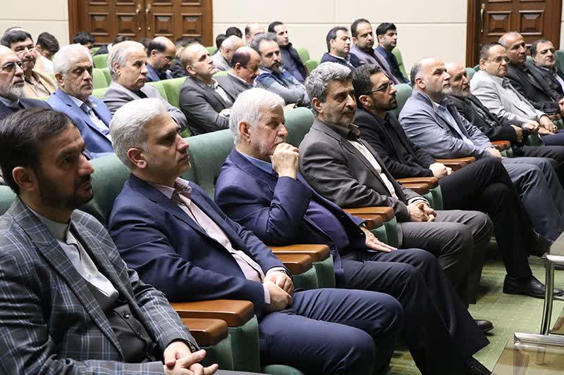 کسانی که از مال خود می بخشند پهلوان بر نفس خود هستند