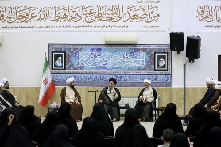 حوزه‌های علمیه سنگر دفاع از دین و اصول اخلاقی هستند