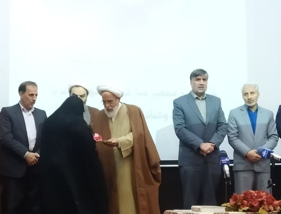 خانوادههای شهدا نقش هدایتگری و پیشتازی در حرکت انقلابی جامعه دارند