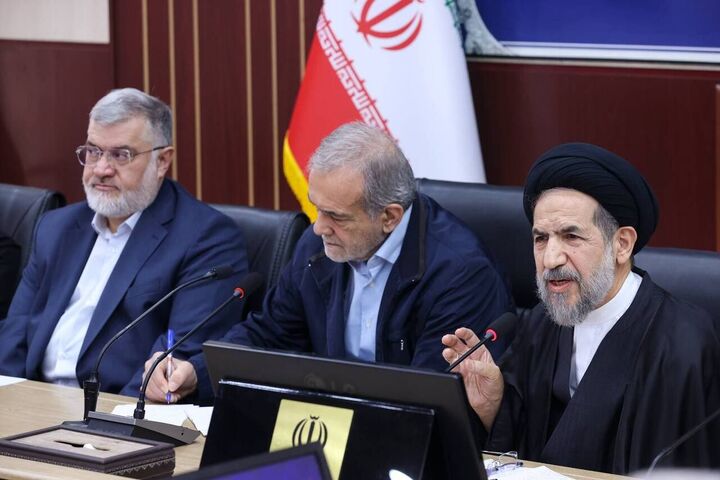 همه برای حل مشکلات کشور به دولت کمک کنند