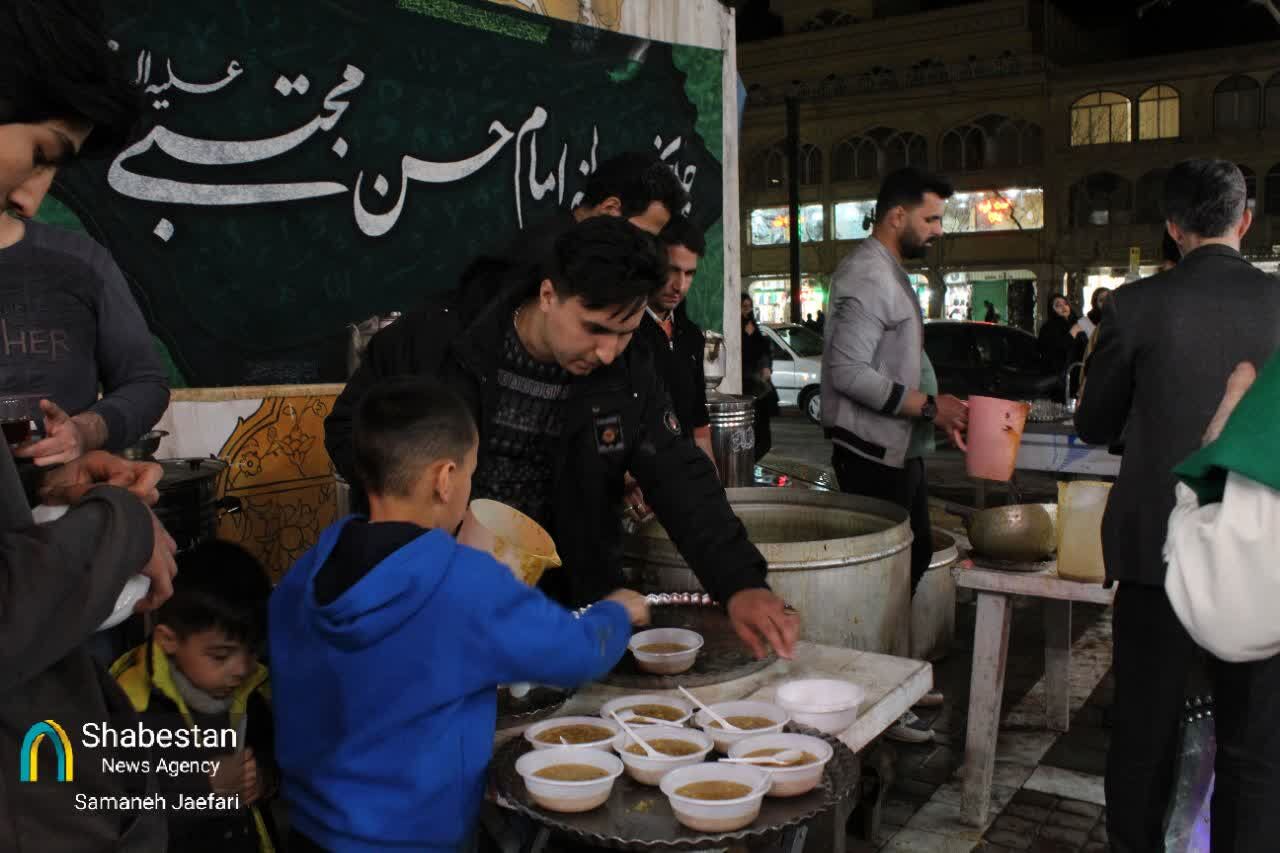 اطعام ۸۰ هزار روزهدار در بزرگترین سفره افطاری جهان اسلام در مشهد