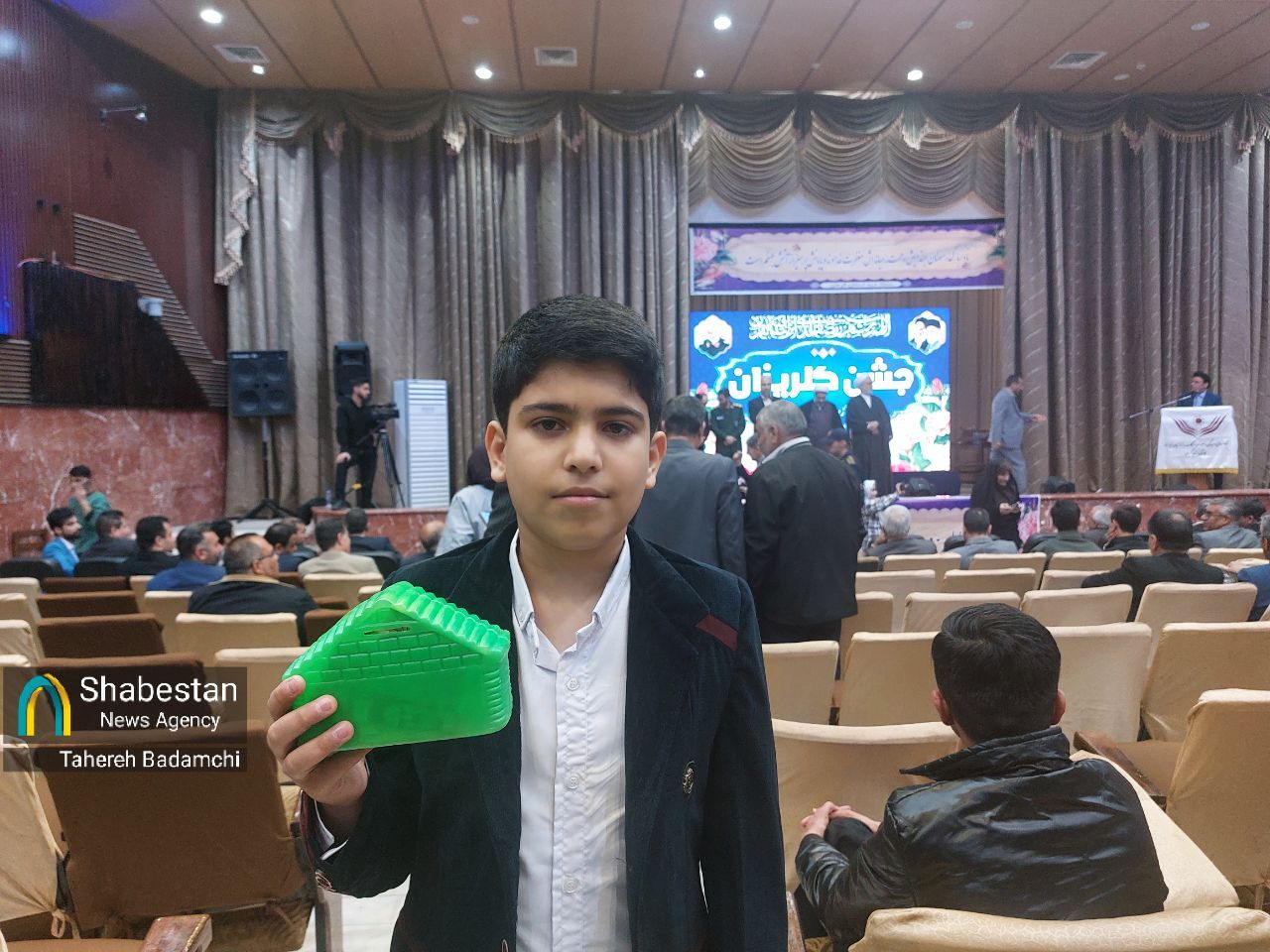 نسل امید در میدان خیرخواهی؛ از گلریزان قلک مهدی تا پاکتهای هدیه ریحانه