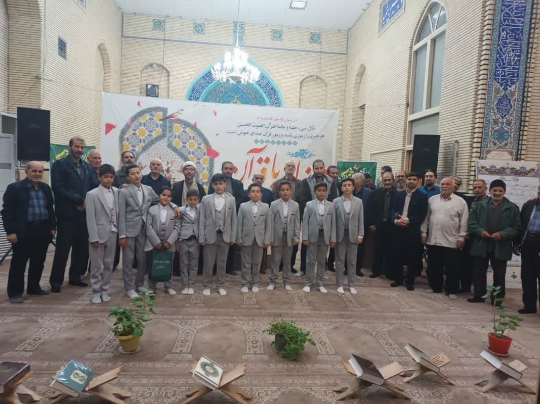 محفل انس با قرآن با همت کانون خاتم الانبیاء(ص) ویژه دانش آموزان برپا شد