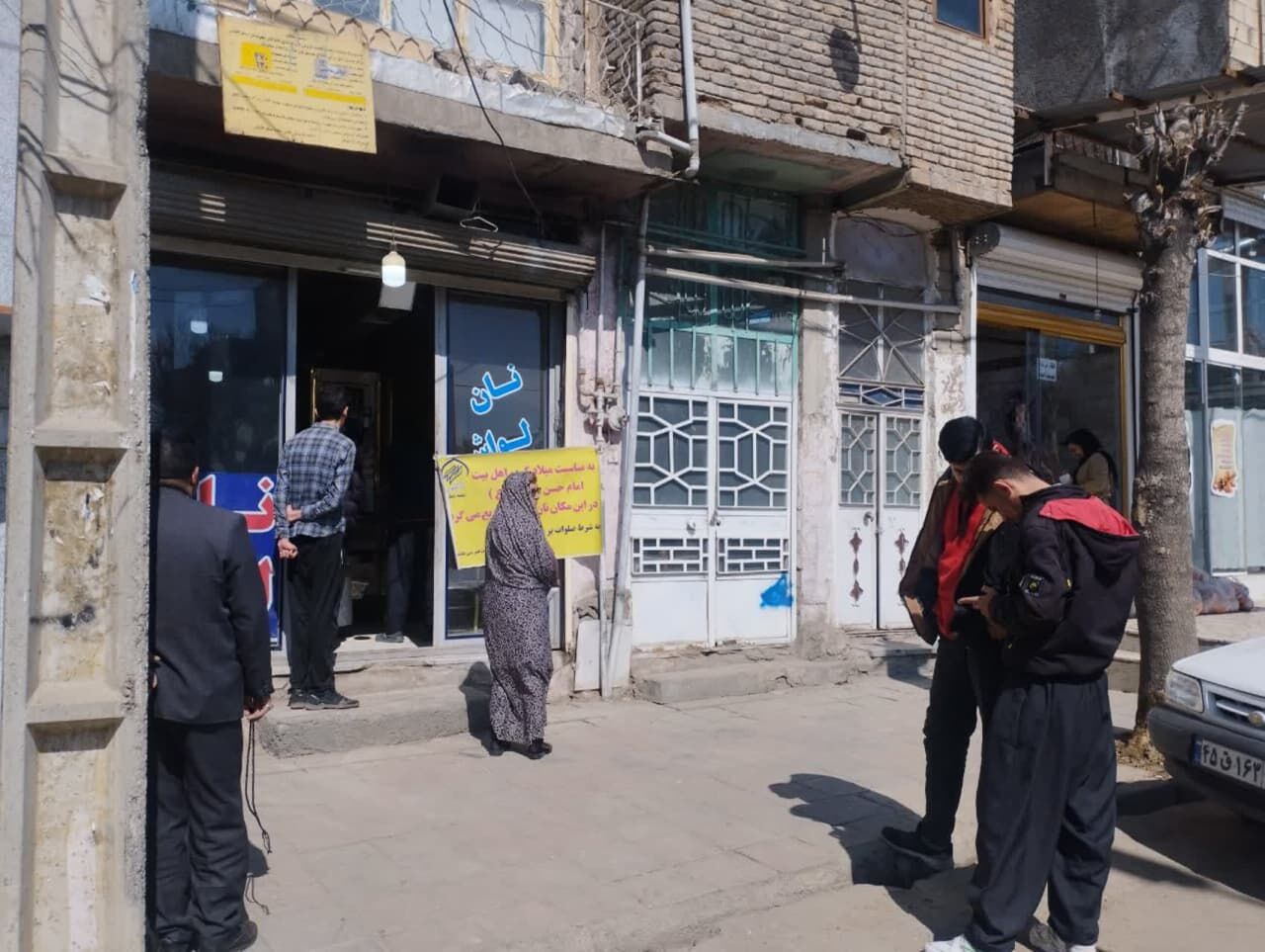 پخت ده هزار نان صلواتی با همکاری کانون امام حسین مسجد سیدالشهداء (ع) در سنقر