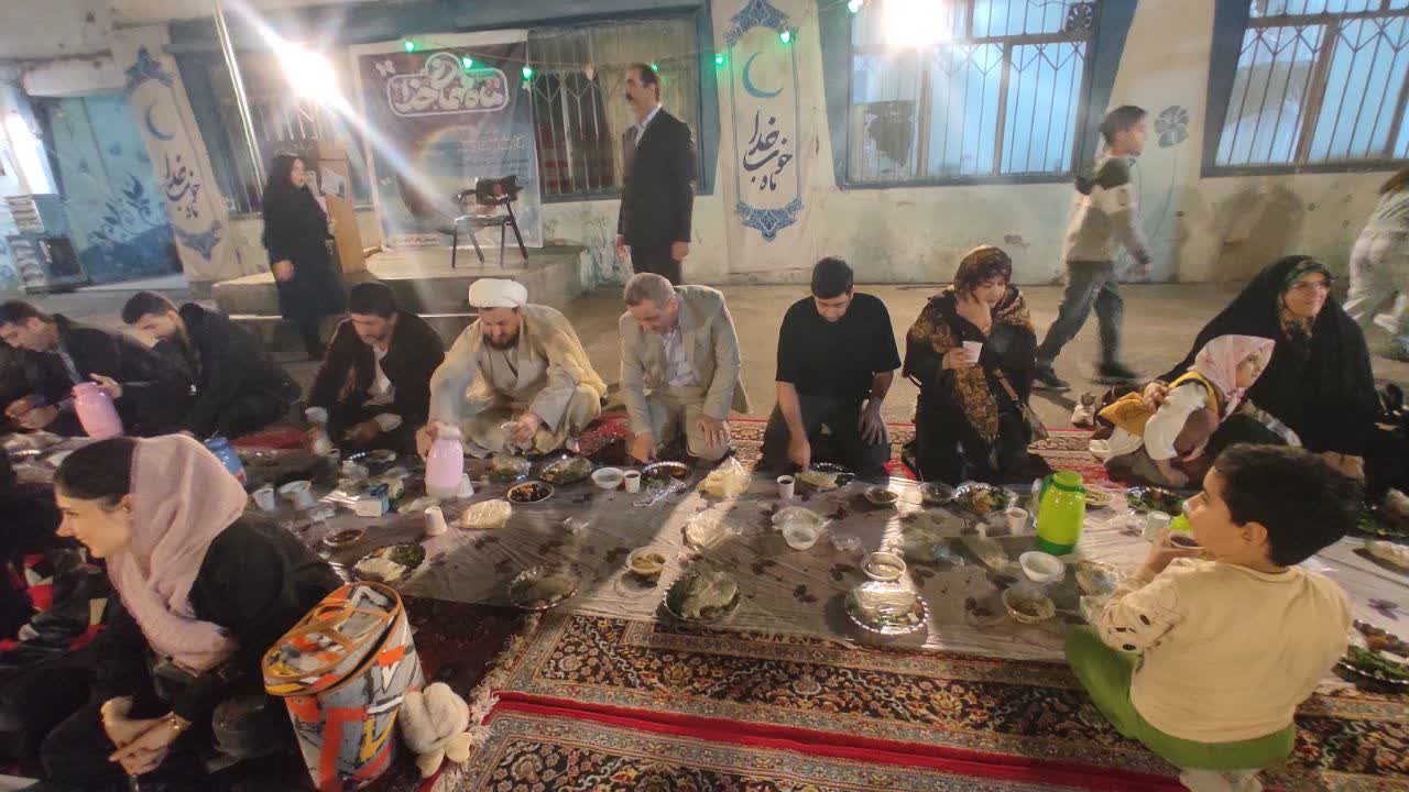 نقش تربیتی سفرههای افطاری ساده در مدارس