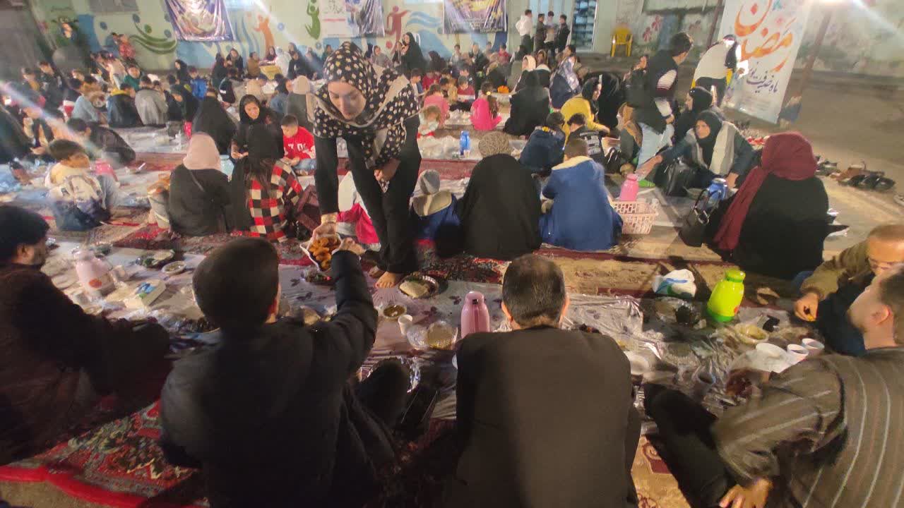 نقش تربیتی سفرههای افطاری ساده در مدارس