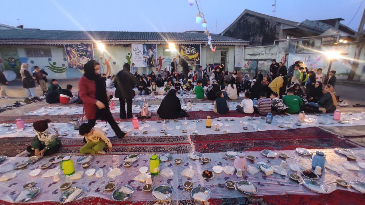 نقش تربیتی سفرههای افطاری ساده در مدارس