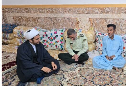 دیدار فرمانده انتظامی ایرانشهر با جانباز «جاسم بمپوری» دیدار فرمانده انتظامی ایرانشهر با جانباز «جاسم بمپوری»