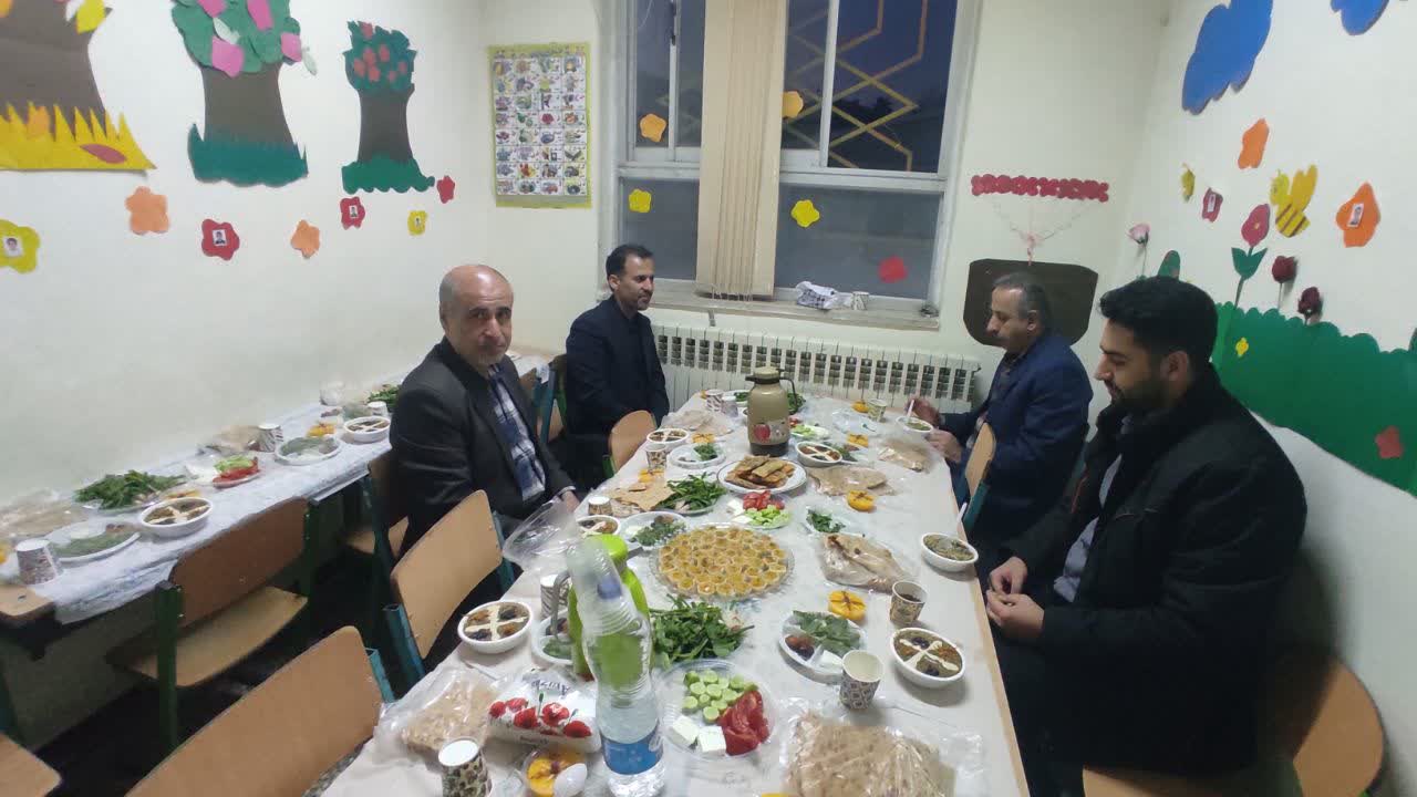 افطاری ساده مهمان شهید پرسه و مادرش