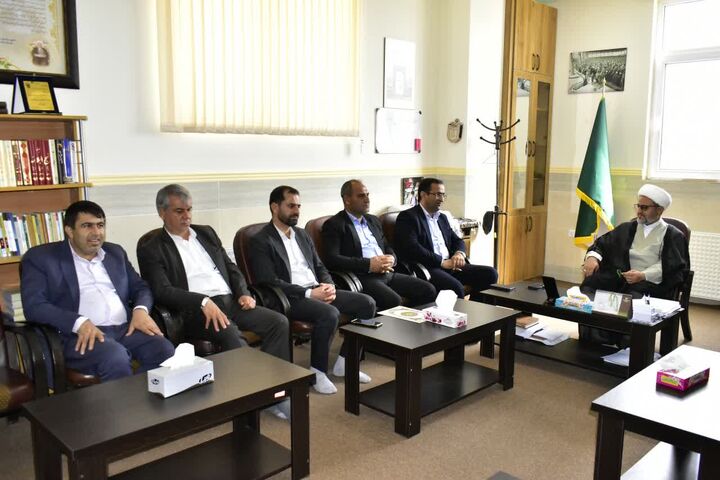 همکاری ائمه جمعه با آموزش و پرورش برای تربیت نسلی شایسته و انقلابی ضروری است