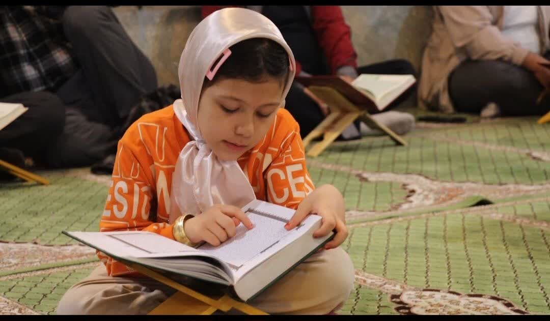 ضیافت نور و معنویت؛ برگزاری محفل انس با قرآن و افطاری در سنندج