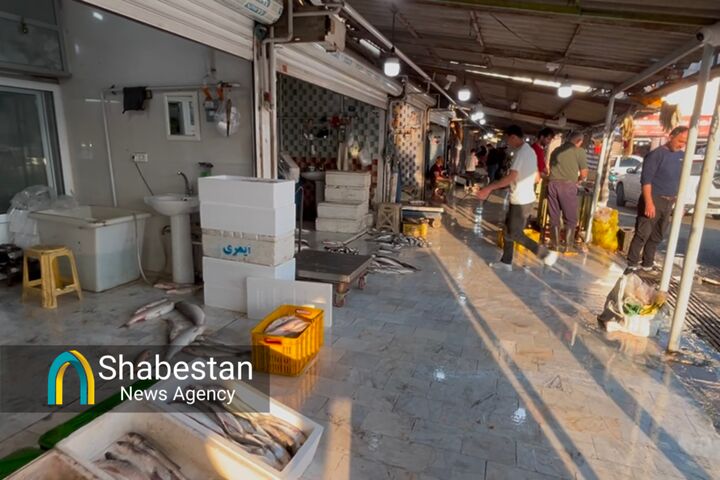 حال و هوای بازار ماهی بندرترکمن در شب عید