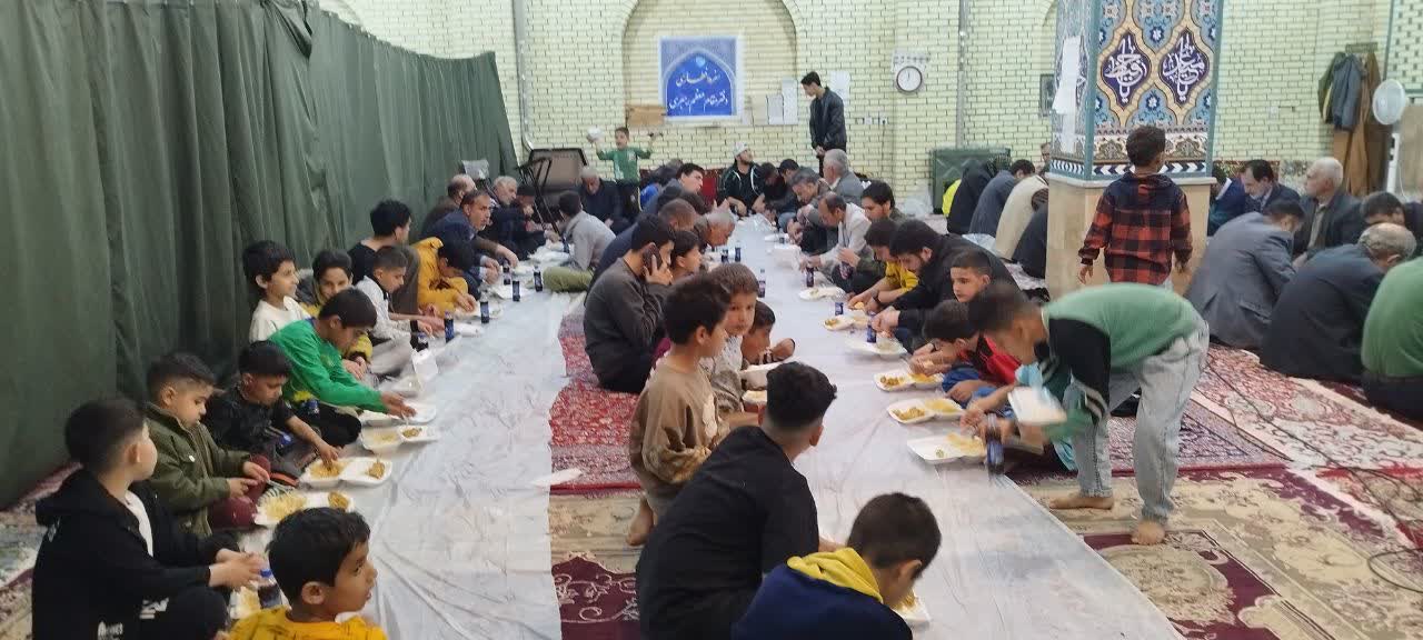 توزیع ۳۰۰ پرس غذای گرم بین روزه داران