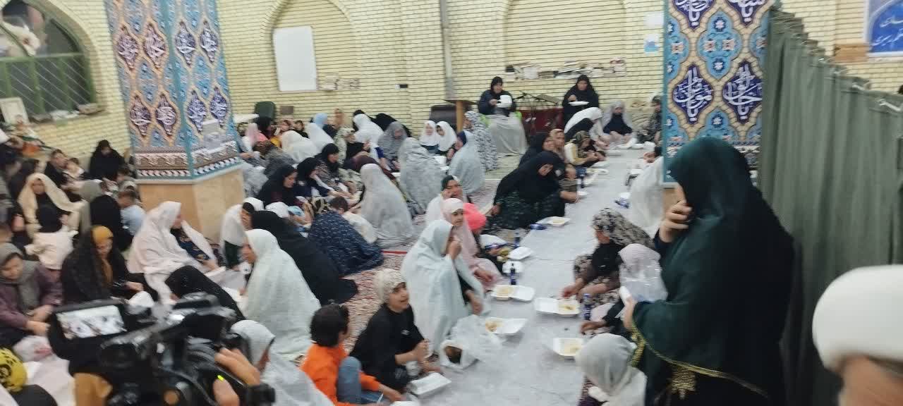 توزیع ۳۰۰ پرس غذای گرم بین روزه داران