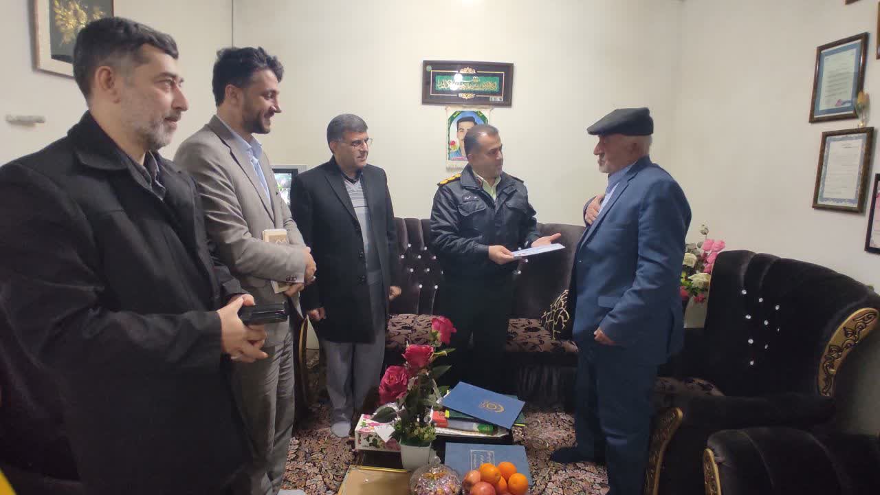 دیدار نوروزی جمعی از مسئولان شهرستان آستانه اشرفیه با خانواده شهدا