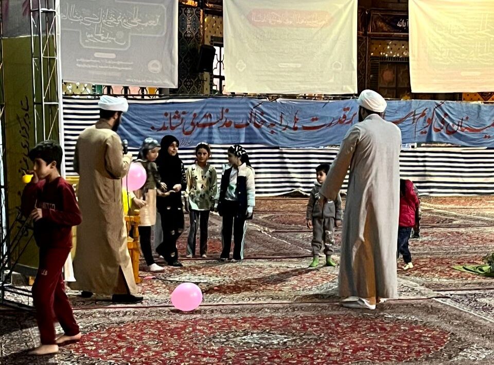 فعالیت تبلیغی گروه جهادی خدام الحجت در نورآباد با حضور ۱۸ روحانی