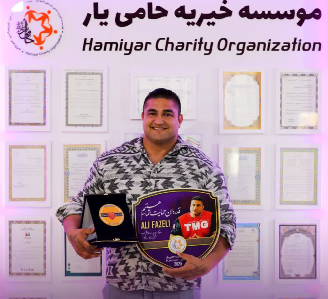 نایب قهرمان مسابقات مردان آهنین کشور، مدال خود را به کودکان مبتلا به سرطان اهدا کرد